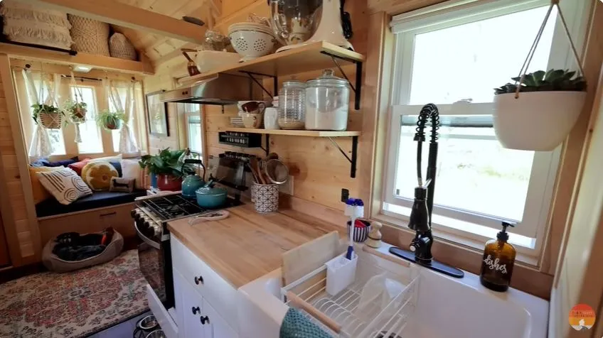 rumah mungil lebar 3 meteran harga 1,6 miliar © 2025 YouTube rumah mungil lebar 3 meteran harga 1,6 miliar © 2025 YouTube