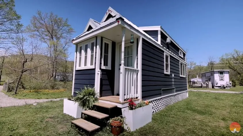 rumah mungil lebar 3 meteran harga 1,6 miliar © 2025 YouTube rumah mungil lebar 3 meteran harga 1,6 miliar © 2025 YouTube