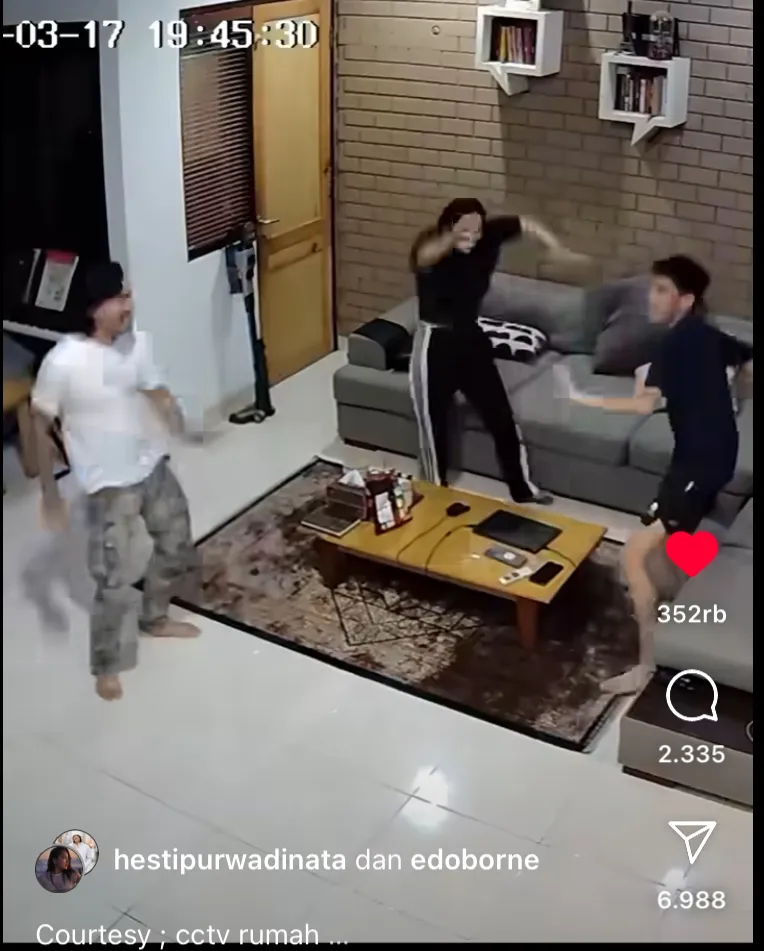 ruang tamu Hesti Purwadinata © 2024 brilio.net ruang tamu Hesti Purwadinata © 2024 brilio.net