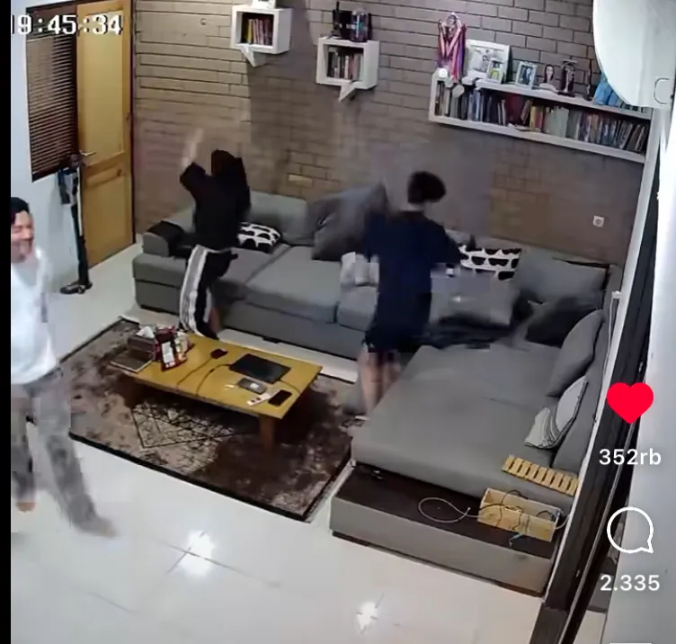 ruang tamu Hesti Purwadinata © 2024 brilio.net ruang tamu Hesti Purwadinata © 2024 brilio.net