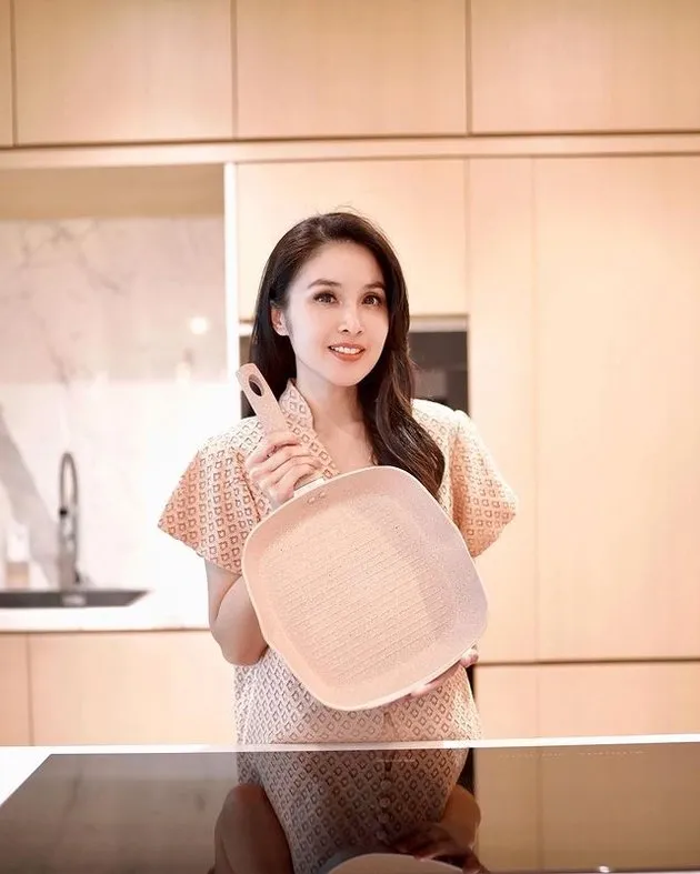 dapur Sandra Dewi punya private bar © Instagram