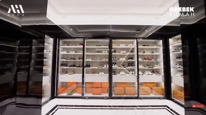 potret walk in closet verrel bramasta © YouTube potret walk in closet verrel bramasta © YouTube