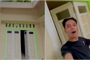 Rumah ini bagian dalamnya aneh ada pohon nangka hidup di ruang tamu, 9 potretnya bikin heran