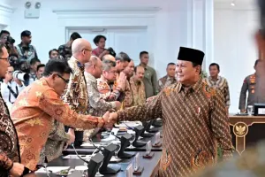 Isu reshuffle kabinet Prabowo, siapa yang layak diganti?