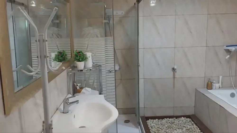 rumah triplek kamar mandi bintang lima © 2024 YouTube