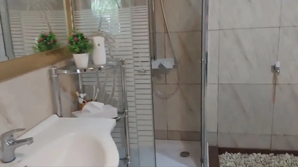 rumah triplek kamar mandi bintang lima © 2024 YouTube