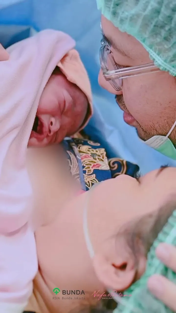 kiky saputri lahiran anak pertama muhammad khairi © 2025 Instagram