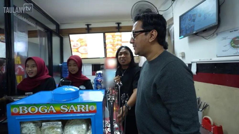 Praz Teguh buka warung makan © YouTube Praz Teguh buka warung makan © YouTube