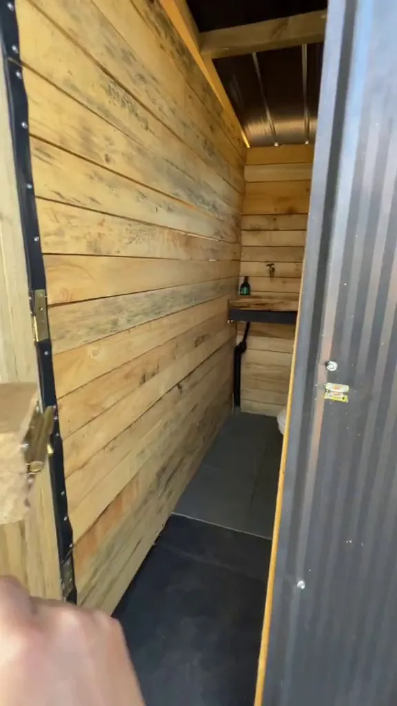 dari luar gudang dalamnya kamar mandi estetik  © 2024 TikTok