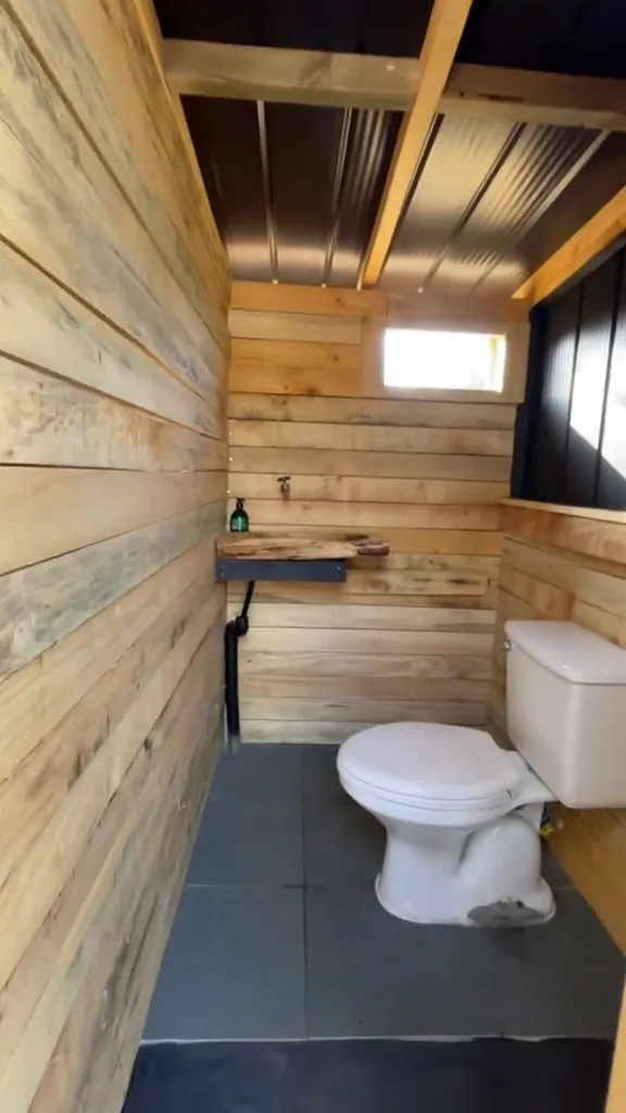 dari luar gudang dalamnya kamar mandi estetik  © 2024 TikTok