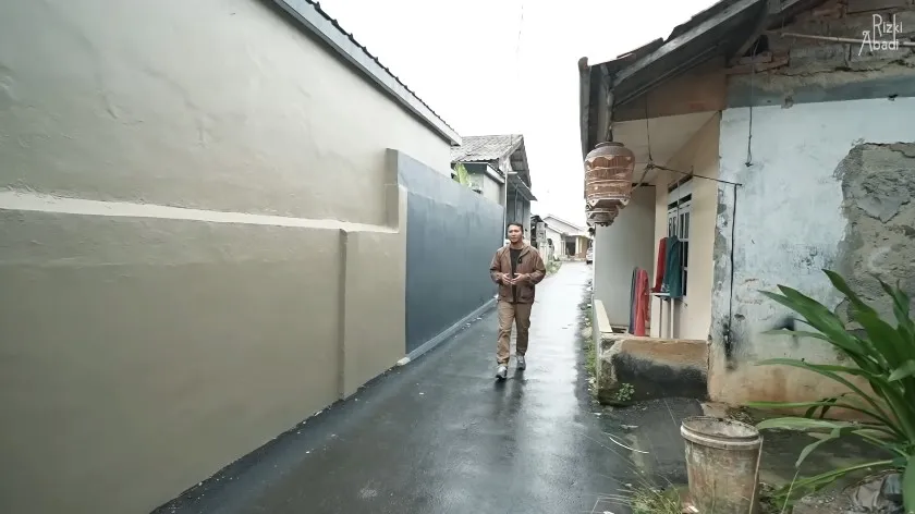 Bekas garasi disulap jadi rumah mungil © YouTube