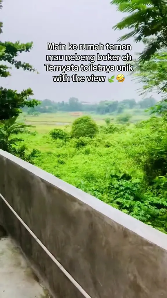 potret kamar mandi menyatu dengan alam  berbagai sumber