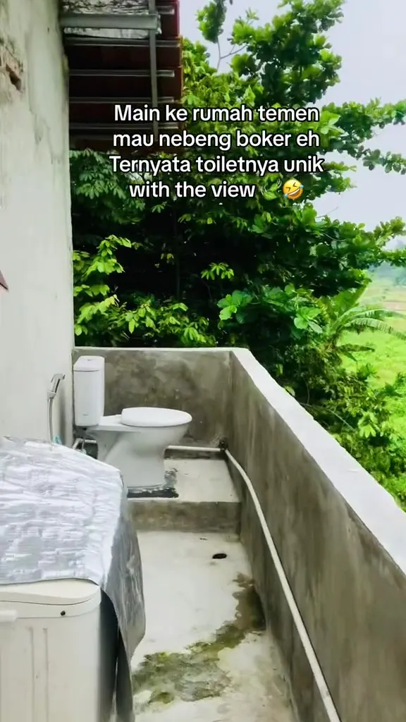 potret kamar mandi menyatu dengan alam  berbagai sumber