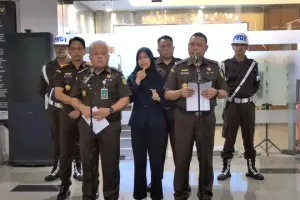 Heboh ada grup WA 'Orang-Orang Senang' tersangka korupsi Pertamina, Kejagung buka suara