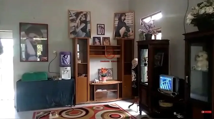 Rumah ibunda Nike Ardilla kosong © YouTube