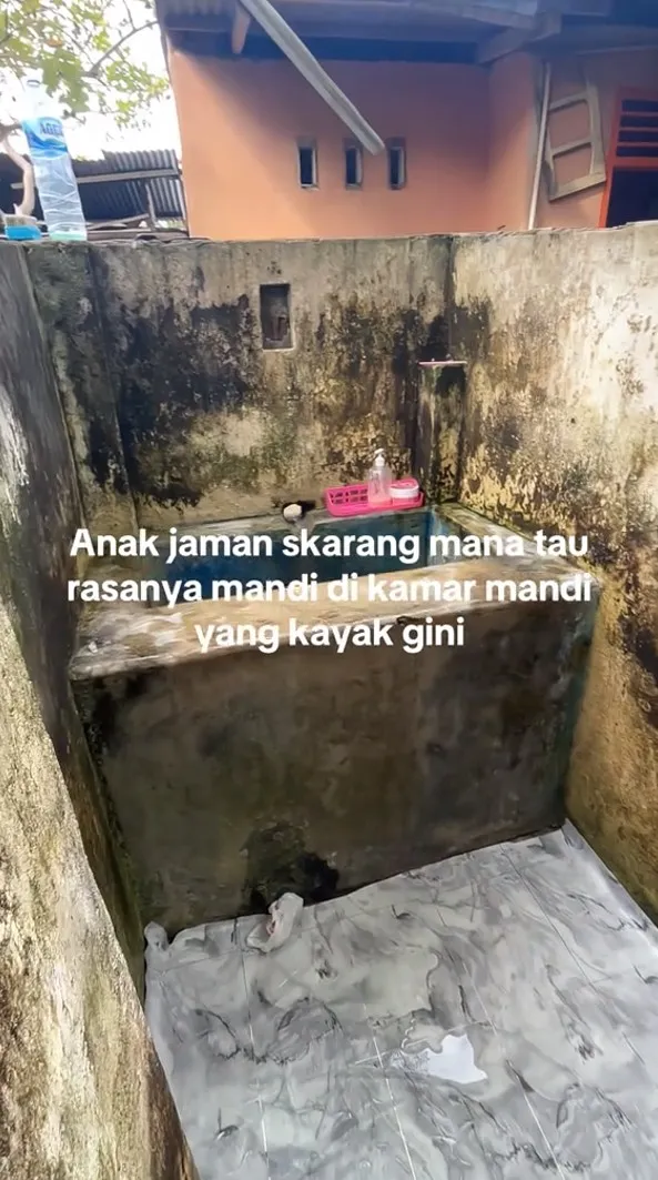 Penampakan kamar mandi jadul di kampung © TikTok