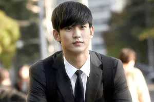 Kim Soo Hyun diduga akan gugat keluarga Kim Sae Ron atas klaim pacaran di bawah umur