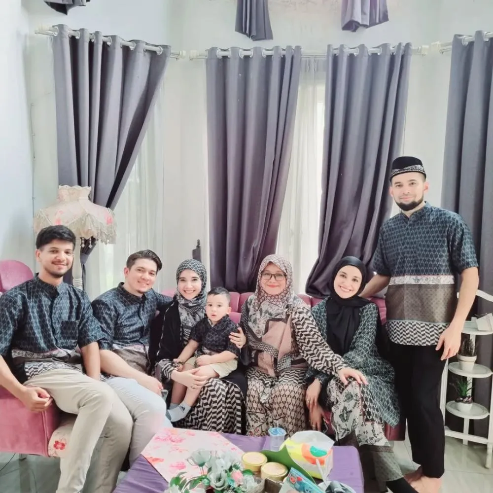 Pacar Indro di Kesempatan dalam Kesempitan © 2025 brilio.net Pacar Indro di Kesempatan dalam Kesempitan © 2025 brilio.net