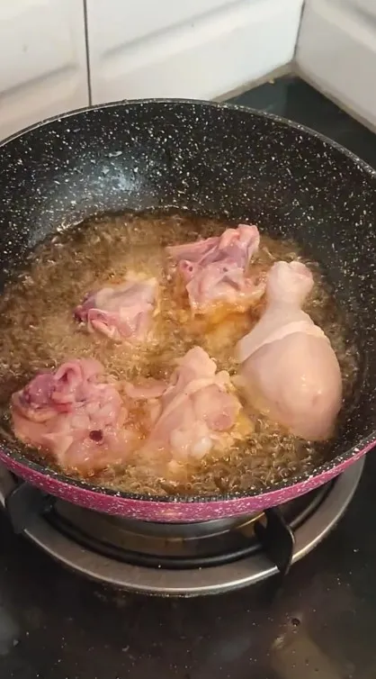 trik tangan tak melepuh usai terkena minyak © TikTok trik tangan tak melepuh usai terkena minyak © TikTok