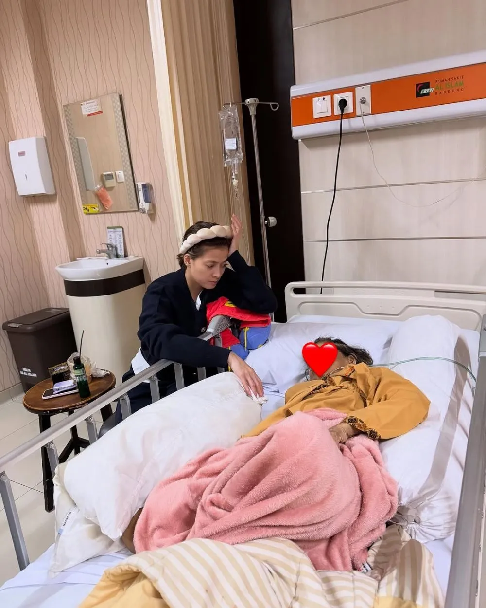 chika jessica rawat ibu idap stroke © 2025 Instagram chika jessica rawat ibu idap stroke © 2025 Instagram