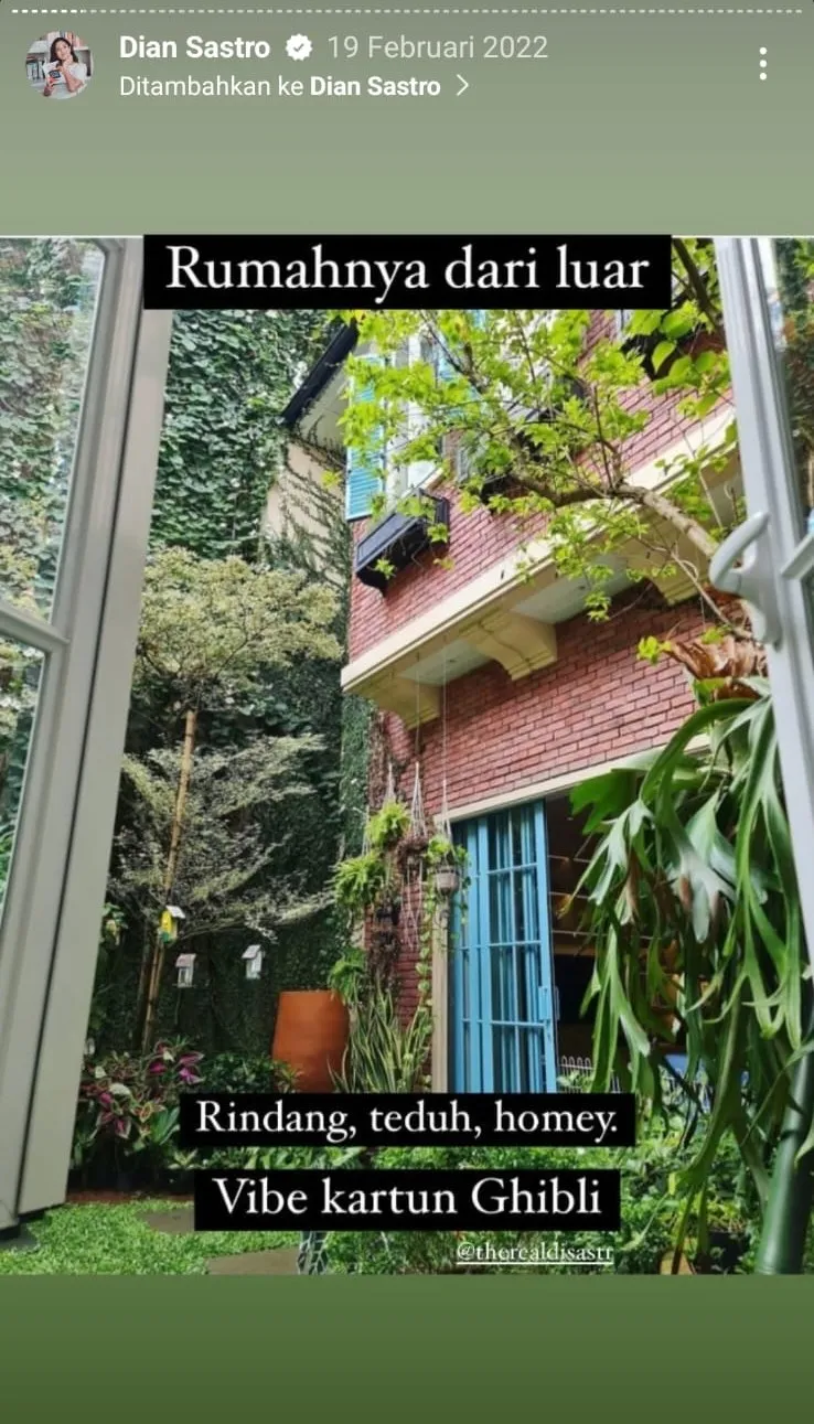 kamar mandi dian sastro ada perpustakaan © 2024 Instagram