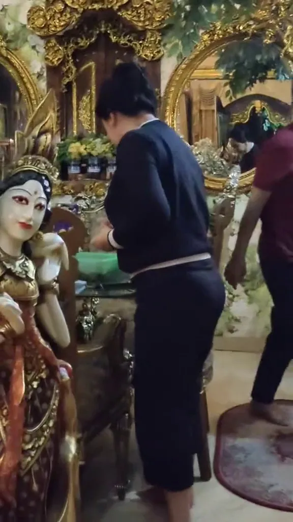 rumah emas mak nonon © 2025 brilio.net rumah emas mak nonon © 2025 brilio.net