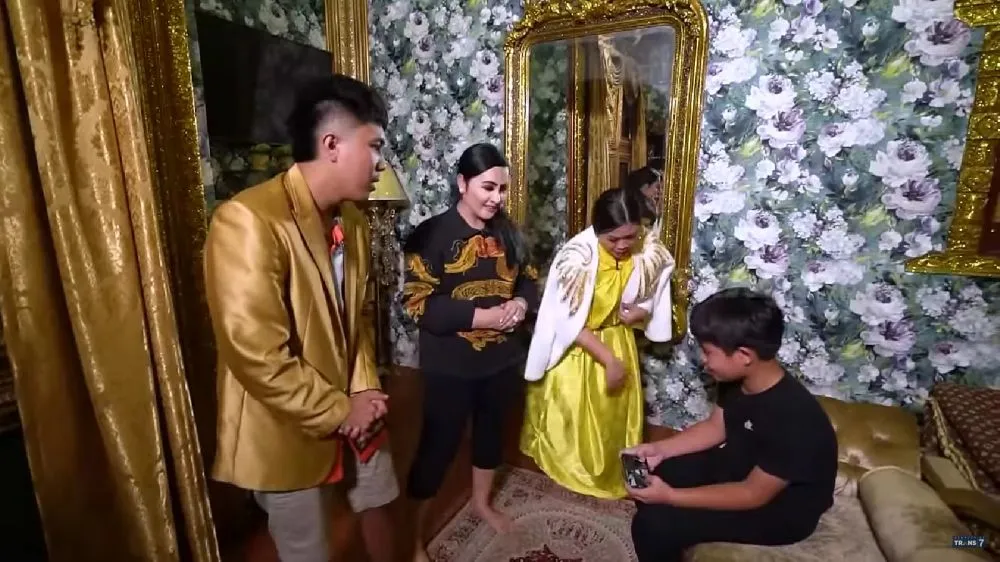 rumah emas mak nonon © 2025 brilio.net rumah emas mak nonon © 2025 brilio.net