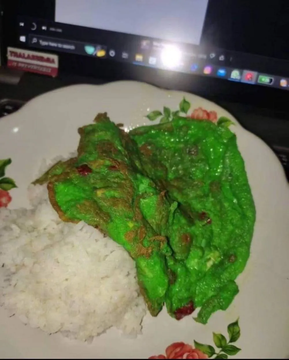 telur nyeleneh © Instagram telur nyeleneh © Instagram