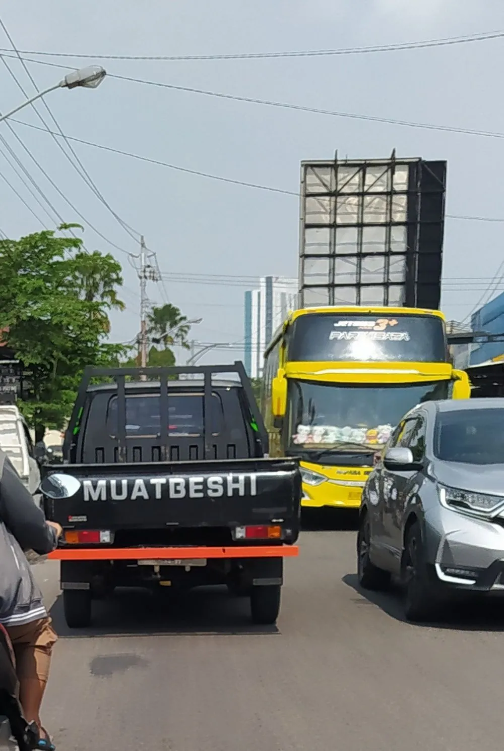 plesetan merek barang © Instagram