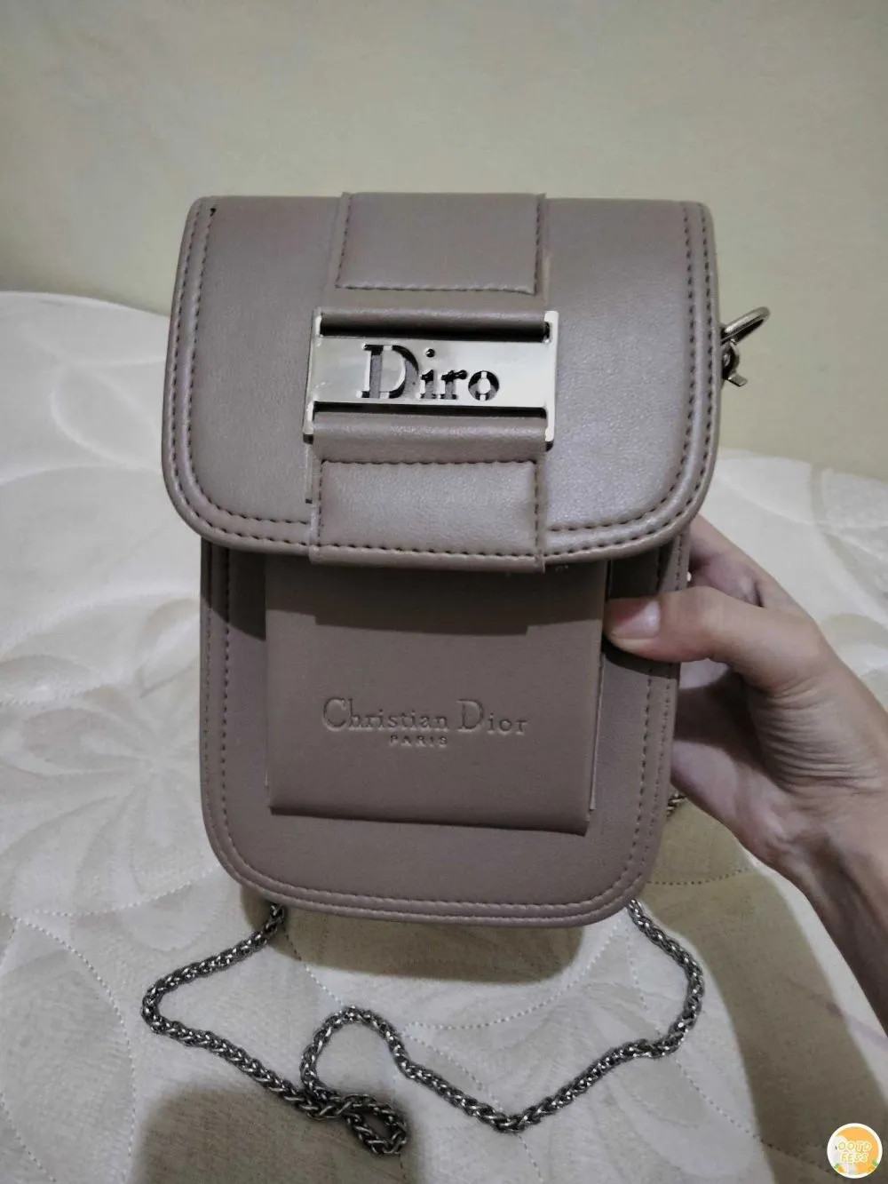 plesetan merek barang © Instagram