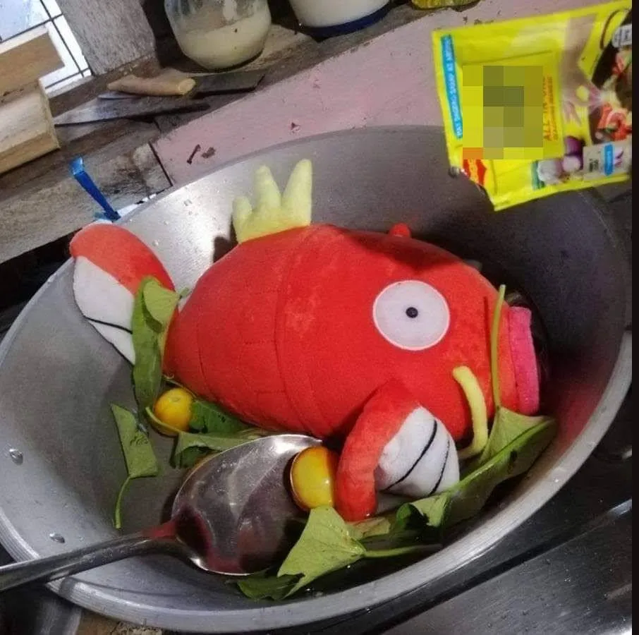 orang makan ikan kocak © Berbagai sumber