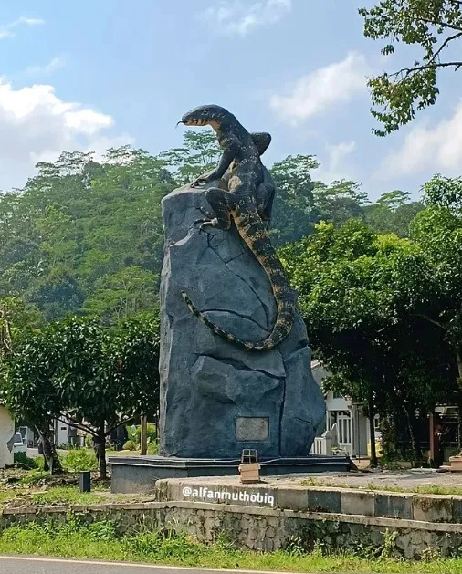 penampakan patung biawak di Wonosobo © Instagram