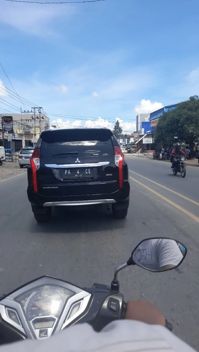 plat nyeleneh mobil © Twitter plat nyeleneh mobil © Twitter