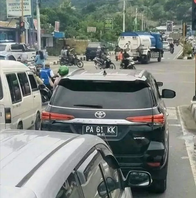 plat nyeleneh mobil © Twitter plat nyeleneh mobil © Twitter