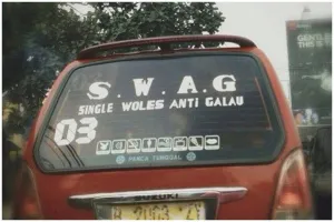 11 Singkatan lucu tulisan di belakang mobil ini bikin pengendara lain ketawa tipis