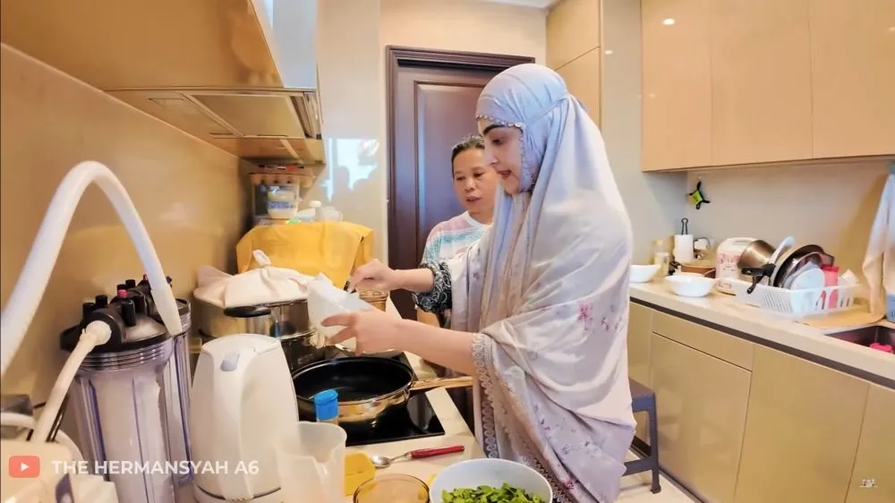 dapur kotor ashanty dan anang hermansyah © 2025 YouTube dapur kotor ashanty dan anang hermansyah © 2025 YouTube