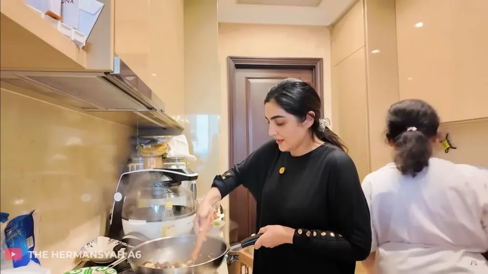 dapur kotor ashanty dan anang hermansyah © 2025 YouTube dapur kotor ashanty dan anang hermansyah © 2025 YouTube