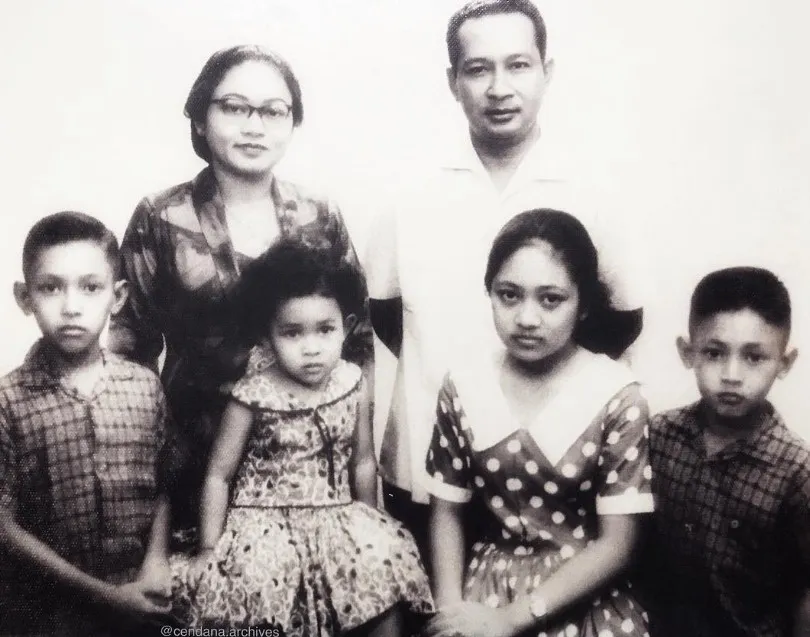 Potret lawas Soeharto bareng anak © Instagram Potret lawas Soeharto bareng anak © Instagram