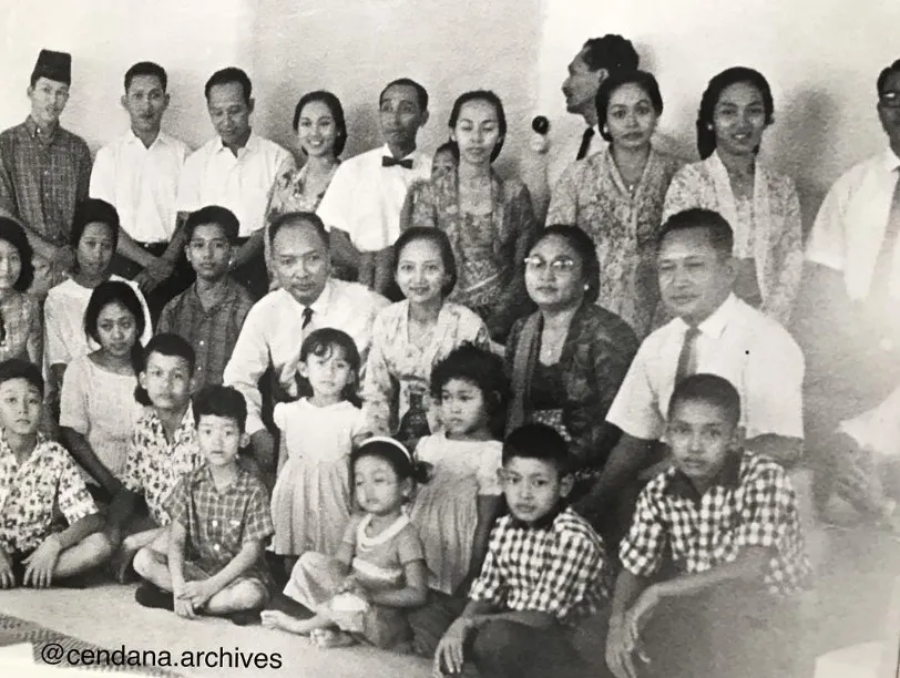 Potret lawas Soeharto bareng anak © Instagram Potret lawas Soeharto bareng anak © Instagram