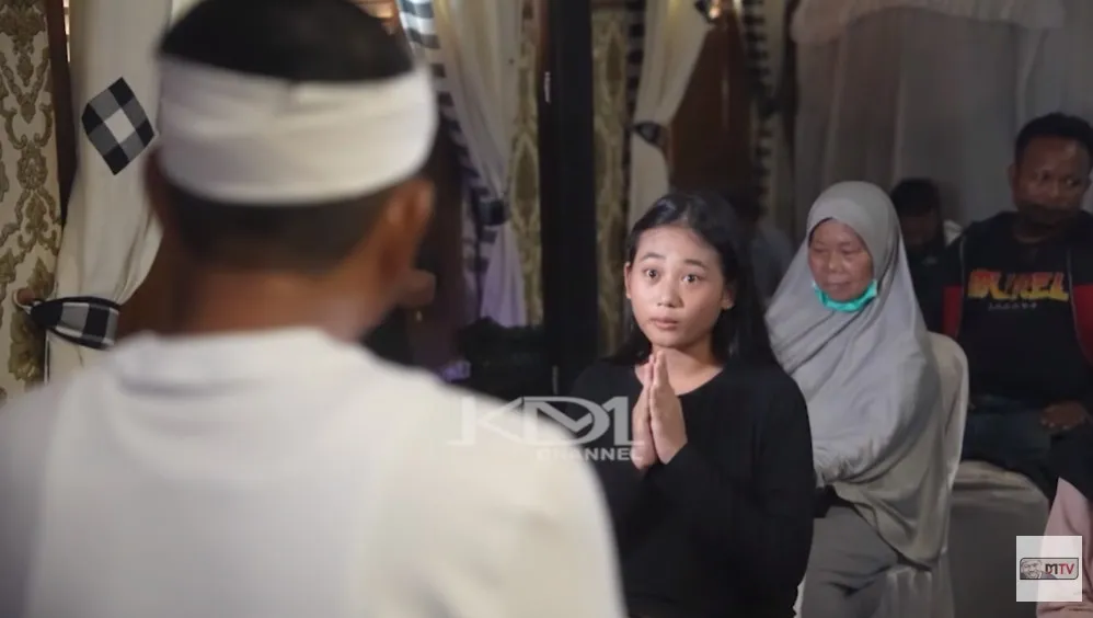 Potret Aura Cinta ABG viral © berbagai sumber Potret Aura Cinta ABG viral © berbagai sumber