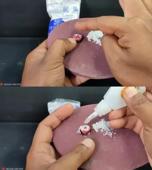 memperbaiki sandal jepit putus pakai barang bekas © YouTube memperbaiki sandal jepit putus pakai barang bekas © YouTube