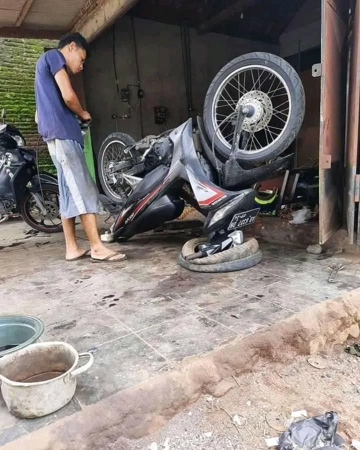 kejadian nyeleneh di bengkel © berbagai sumber
