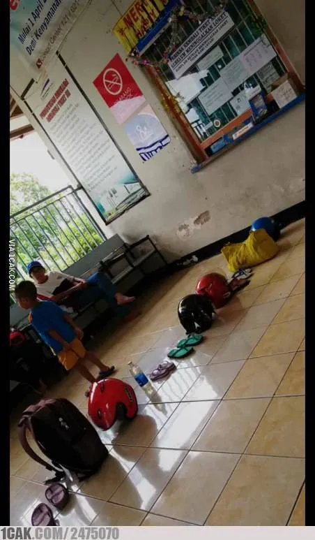 potret lucu orang antre © berbagai sumber