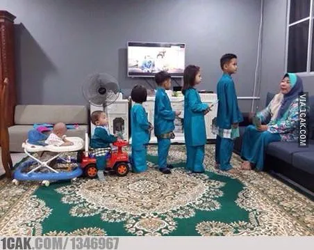 potret lucu orang antre © berbagai sumber