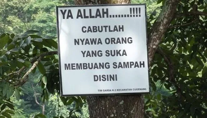 tulisan di pohon © berbagai sumber