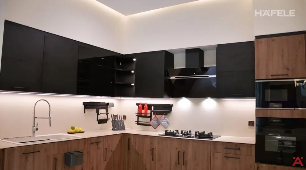 cara Cut Meyriska menata dapur jadi mewah © YouTube