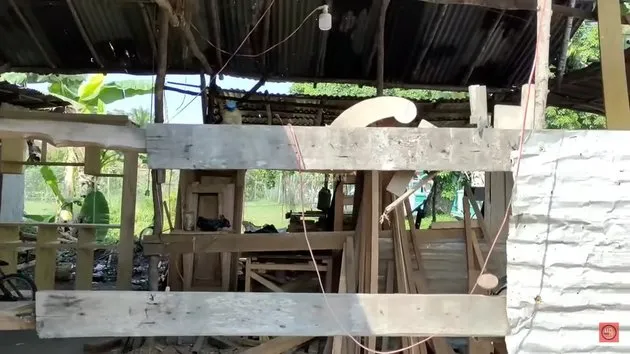 Rumah reyot punya jawara D'Academy 5 © YouTube Rumah reyot punya jawara D'Academy 5 © YouTube