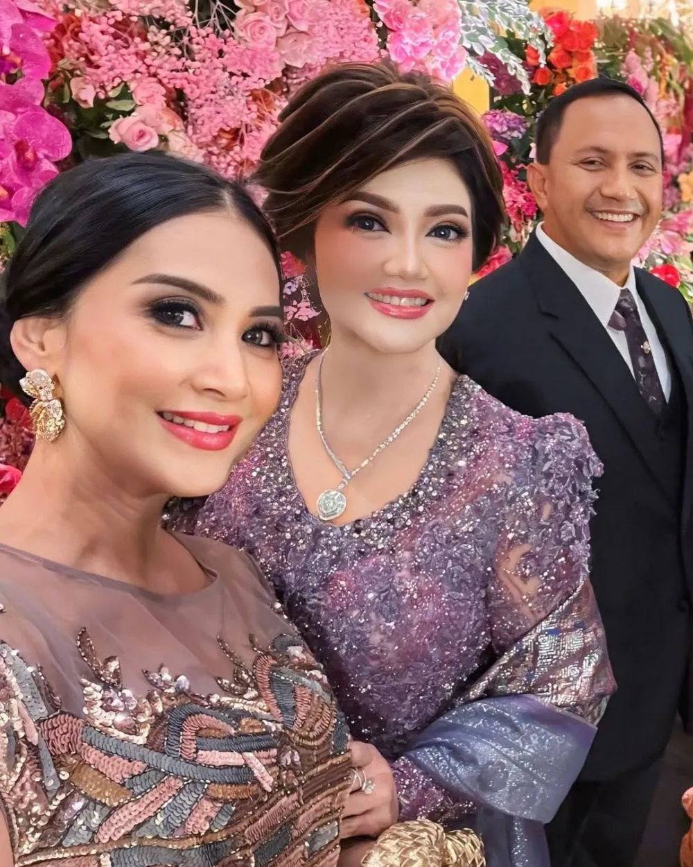 bella saphira gelar pernikahan anak sambung © 2025 Instagram bella saphira gelar pernikahan anak sambung © 2025 Instagram