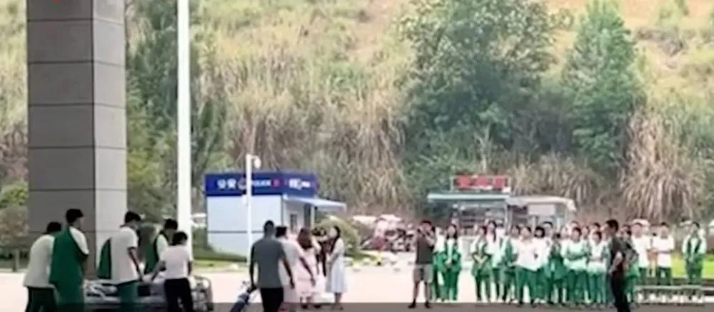 siswa china jalan 2 km foto kelulusan © 2025 berbagai sumber siswa china jalan 2 km foto kelulusan © 2025 berbagai sumber