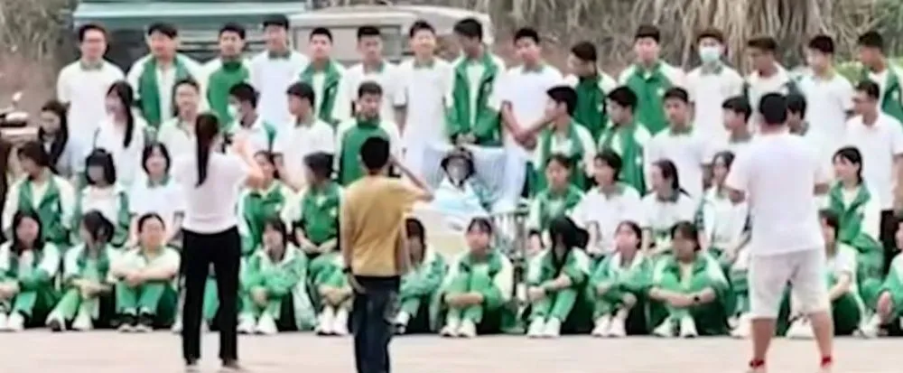 siswa china jalan 2 km foto kelulusan © 2025 berbagai sumber siswa china jalan 2 km foto kelulusan © 2025 berbagai sumber